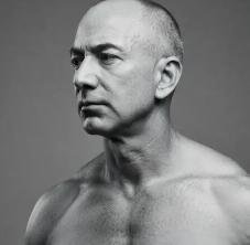  Bezos