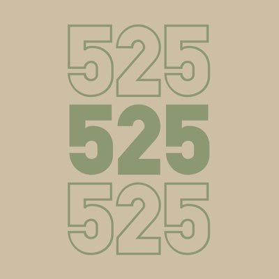 525