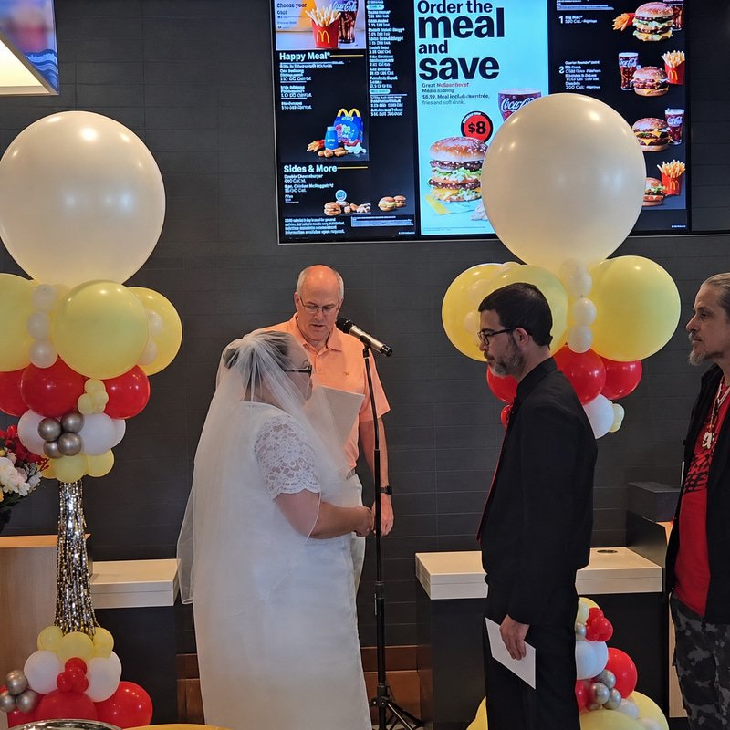MCWEDDING logo